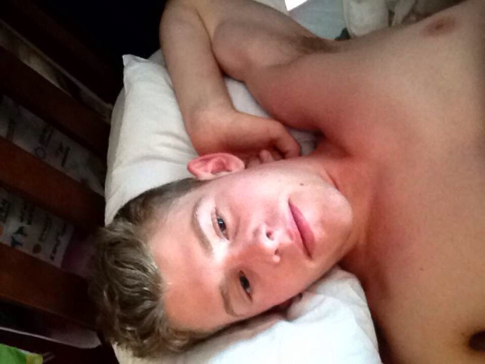 weet teen boy 20 shows his nude smooth body